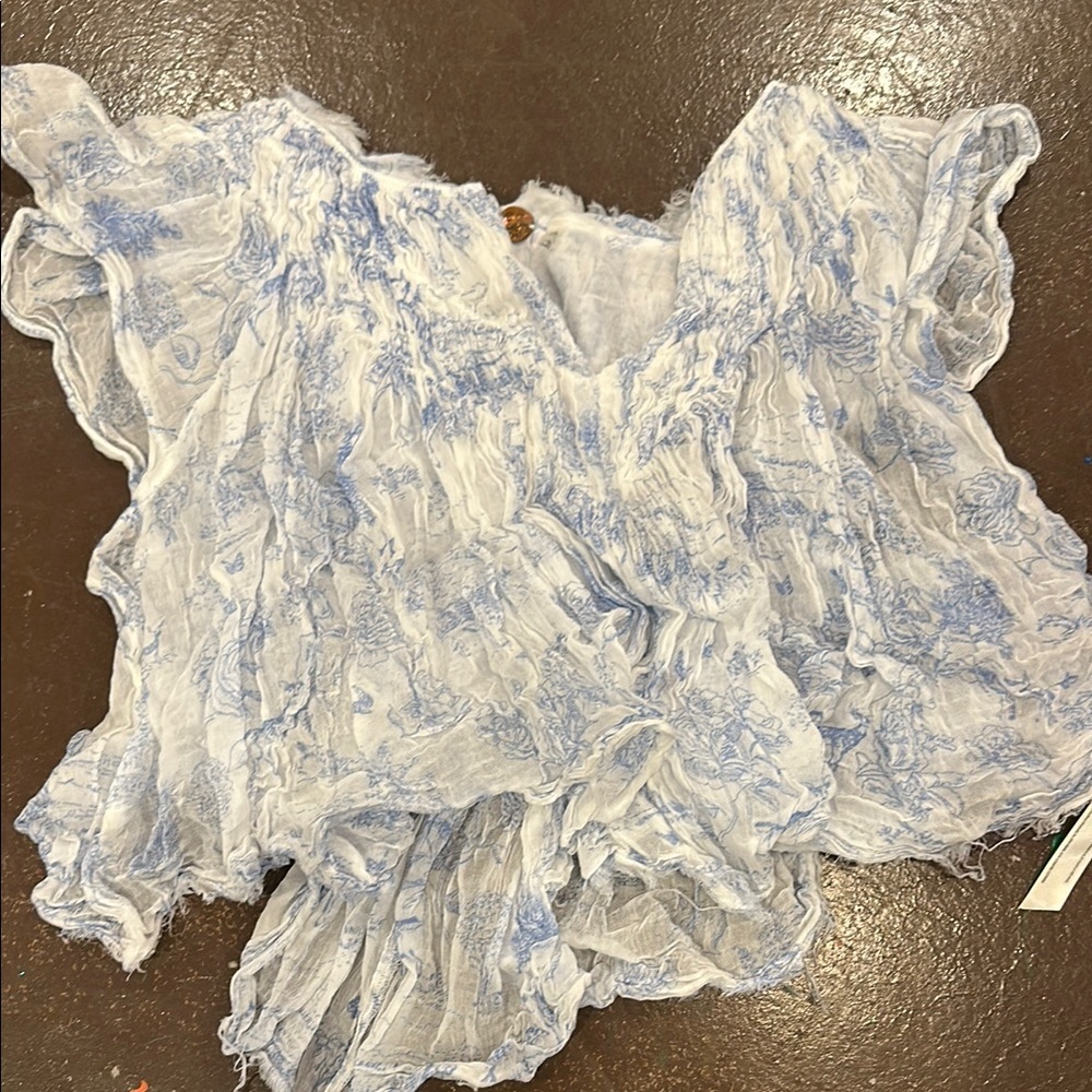 Free People White and Blue Flutter Sleeve Blouse